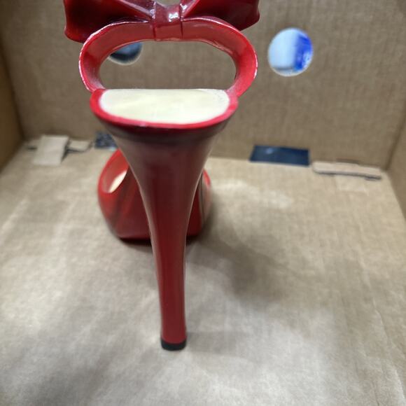 Red High Heel Stiletto Decorative Wine Bottle Holder - Picture 6 of 7